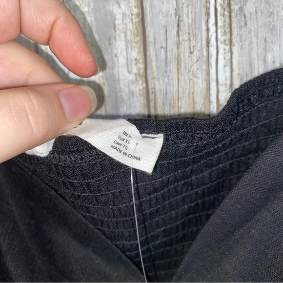 NWT Elodie Black O-Ring Crop - Picture 7 of 7